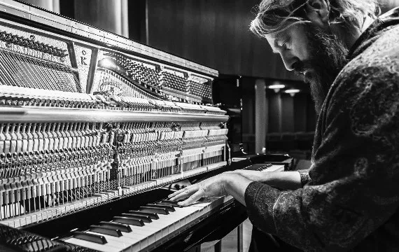 Joep op Steinway K